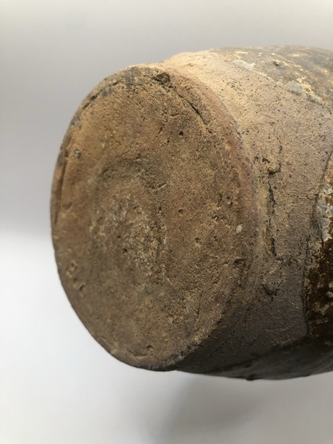 古玩陶瓷褐釉捏塑水波紋盤口瓶真品鑒賞圖