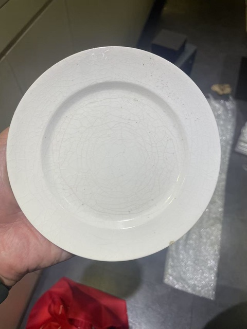 古玩陶瓷清中期白釉煨瓷盤真品鑒賞圖