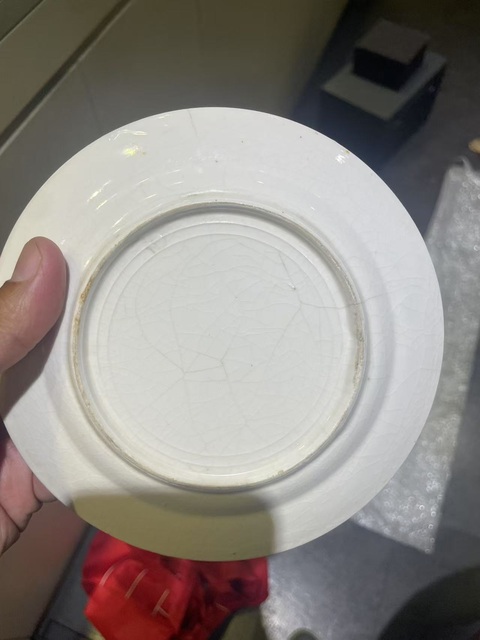 古玩陶瓷清中期白釉煨瓷盤真品鑒賞圖