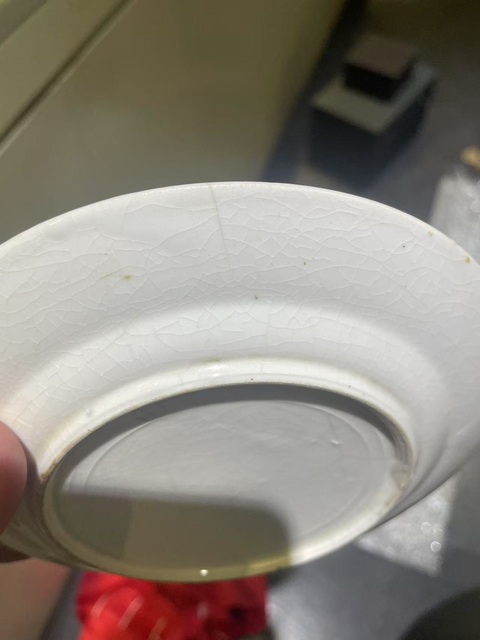 古玩陶瓷清中期白釉煨瓷盤真品鑒賞圖