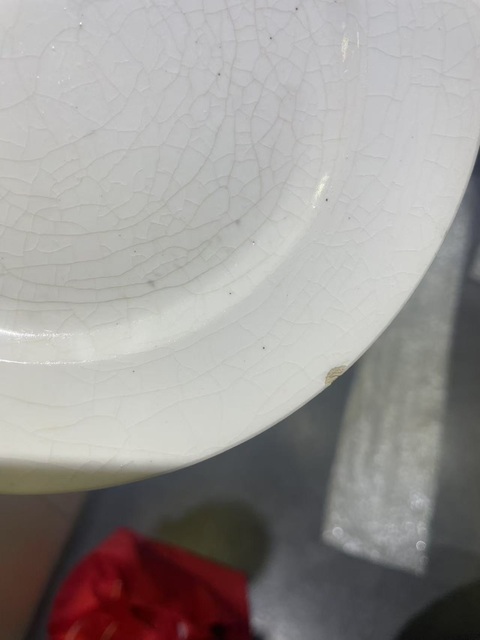 古玩陶瓷清中期白釉煨瓷盤真品鑒賞圖
