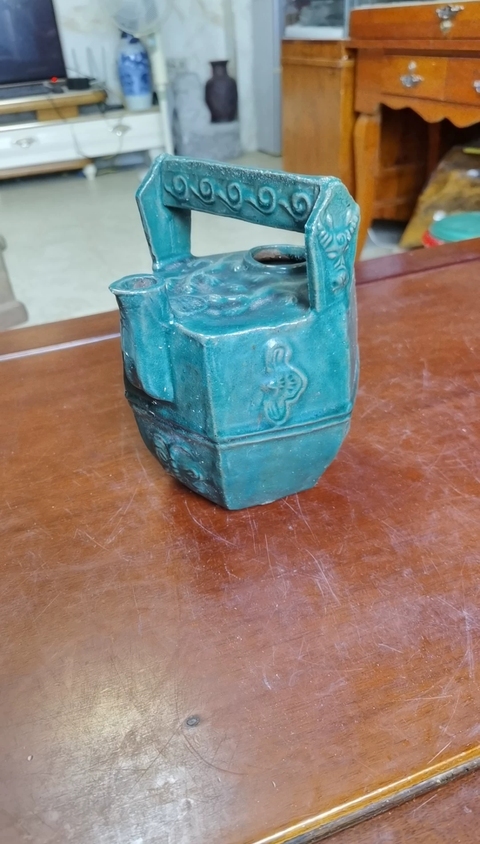 古玩陶瓷綠釉印花蝠紋提壺真品鑒賞圖
