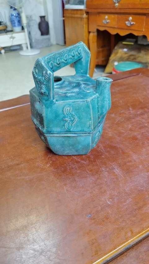 古玩陶瓷綠釉印花蝠紋提壺真品鑒賞圖