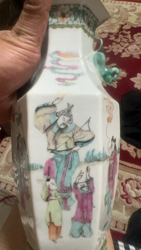 古玩陶瓷粉彩人物瓶真品鑒賞圖