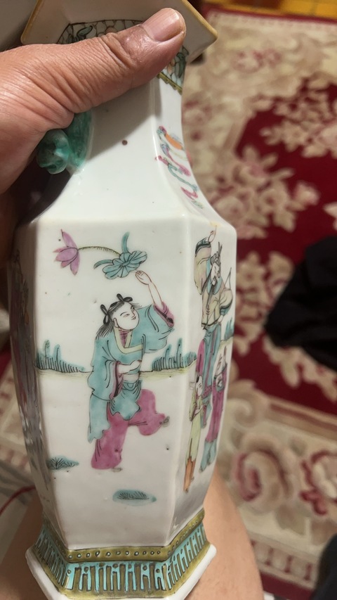古玩陶瓷粉彩人物瓶真品鑒賞圖