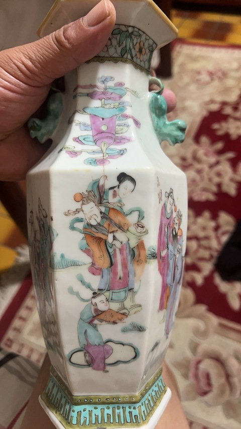 古玩陶瓷粉彩人物瓶真品鑒賞圖
