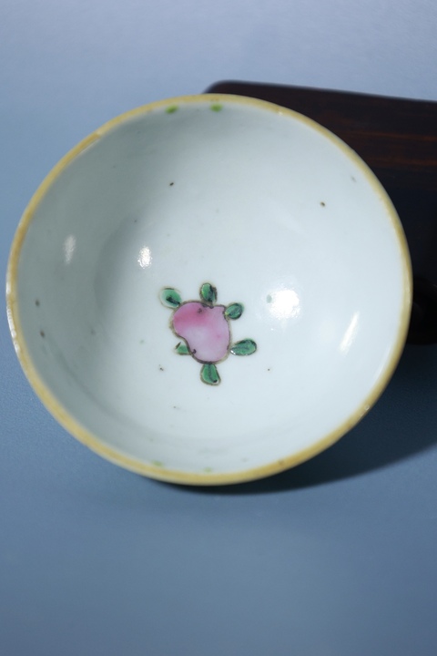 古玩陶瓷竹詩紋粉彩杯真品鑒賞圖