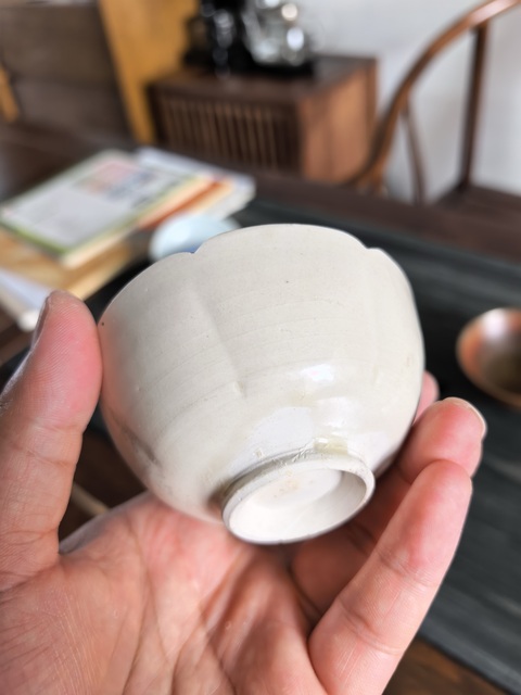 古玩陶瓷霍州窯白釉花口盞真品鑒賞圖