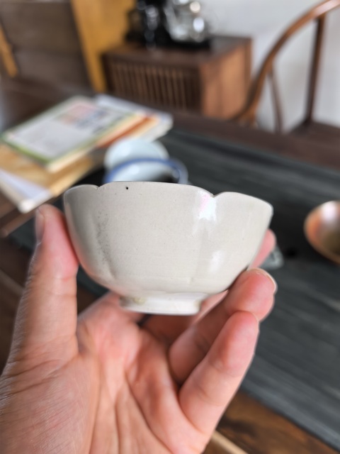 古玩陶瓷霍州窯白釉花口盞真品鑒賞圖
