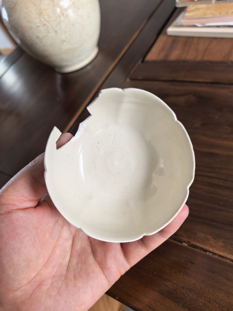 古玩陶瓷霍州窯白釉花口盞真品鑒賞圖