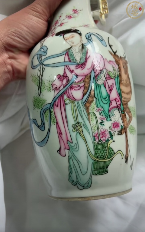 古玩陶瓷人物紋新粉彩瓶真品鑒賞圖