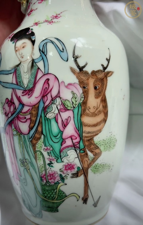 古玩陶瓷人物紋新粉彩瓶真品鑒賞圖