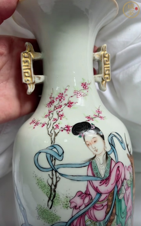 古玩陶瓷人物紋新粉彩瓶真品鑒賞圖