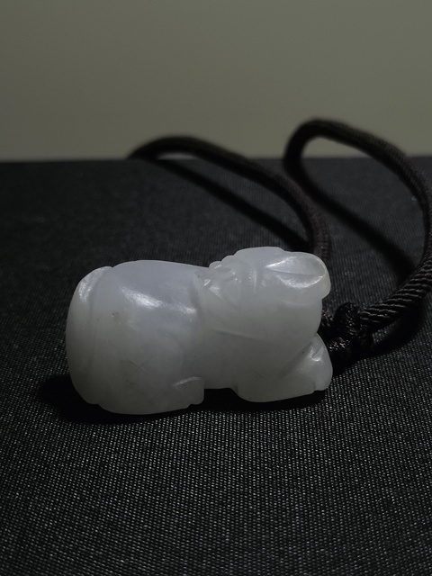 古玩玉器瑞獸墜真品鑒賞圖
