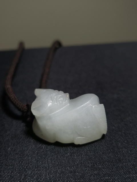 古玩玉器瑞獸墜真品鑒賞圖