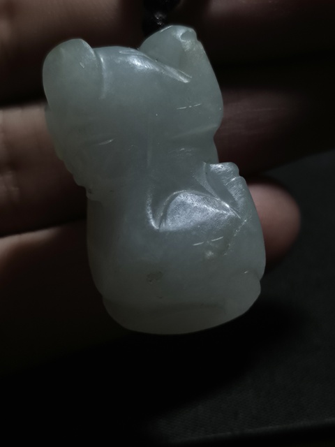 古玩玉器瑞獸墜真品鑒賞圖