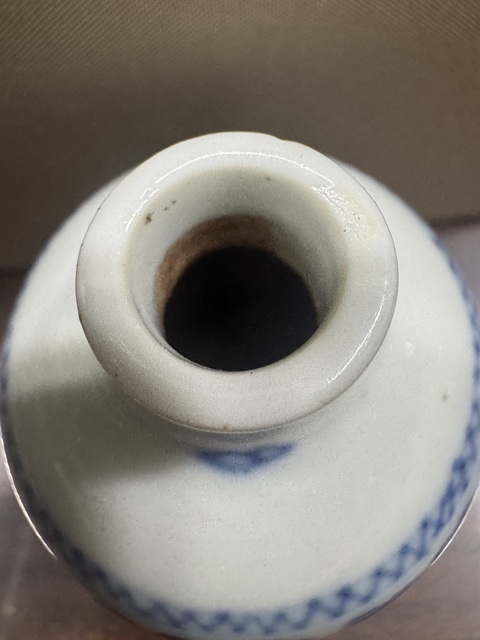 古玩陶瓷清中期 青花纏枝蓮紋小罐真品鑒賞圖