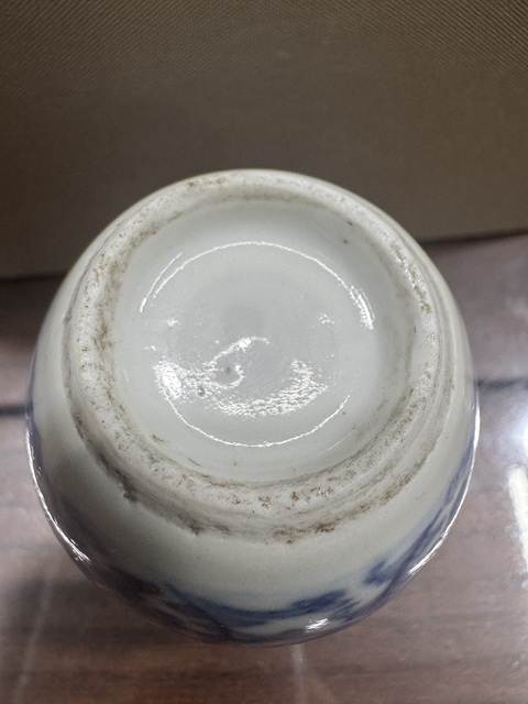 古玩陶瓷清中期 青花纏枝蓮紋小罐真品鑒賞圖