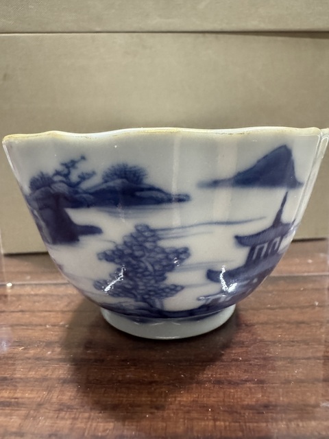 古玩陶瓷清乾隆 青花山水紋花口杯真品鑒賞圖