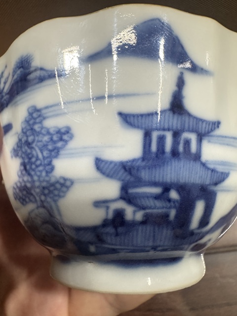 古玩陶瓷清乾隆 青花山水紋花口杯真品鑒賞圖