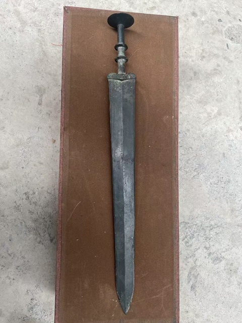 古玩銅器劍真品鑒賞圖