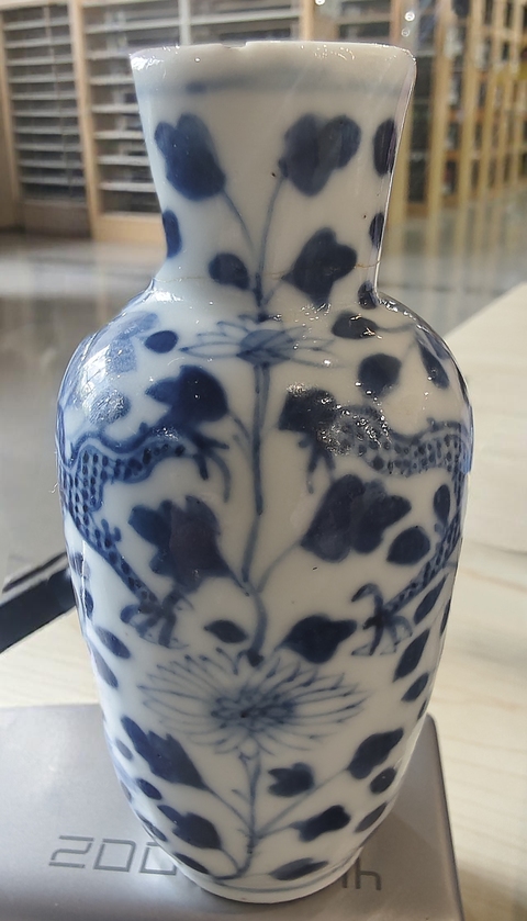 古玩陶瓷晚清青花瓶真品鑒賞圖
