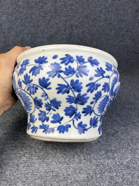 古玩陶瓷青花纏枝花卉紋缸拍賣，當前價格2388元