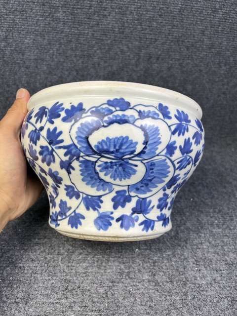 古玩陶瓷青花纏枝花卉紋缸拍賣，當前價格2388元