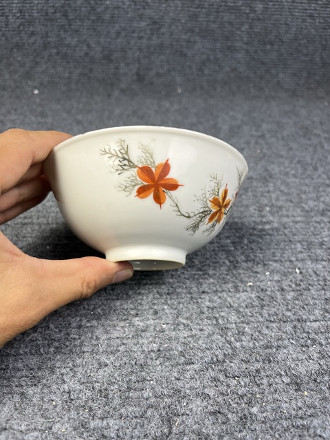 古玩陶瓷粉彩花卉紋碗真品鑒賞圖
