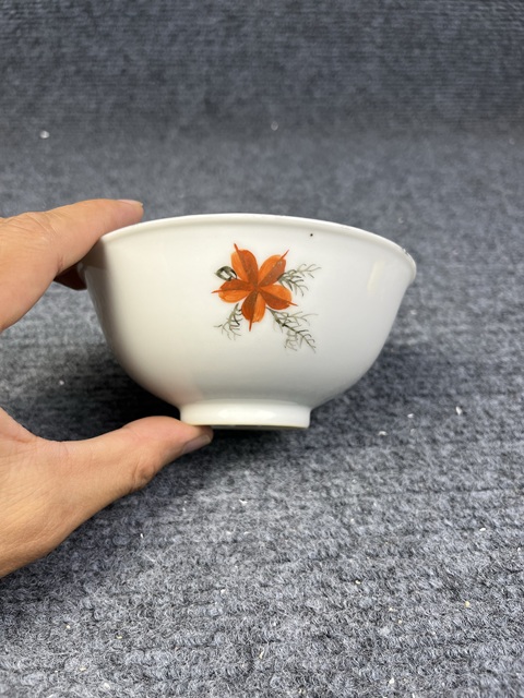 古玩陶瓷粉彩花卉紋碗真品鑒賞圖