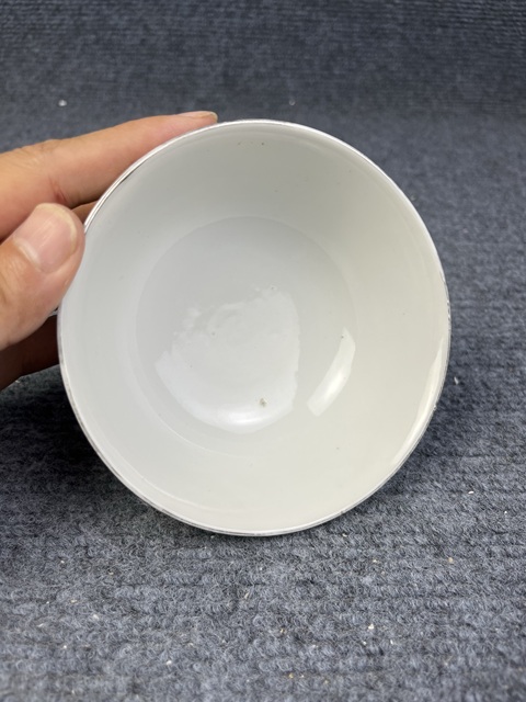 古玩陶瓷粉彩花卉紋碗真品鑒賞圖