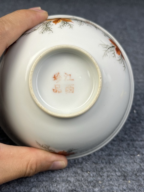 古玩陶瓷粉彩花卉紋碗真品鑒賞圖