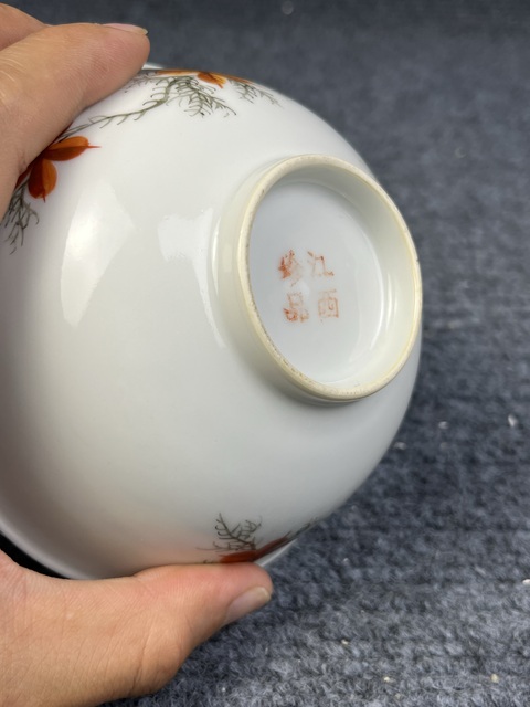 古玩陶瓷粉彩花卉紋碗真品鑒賞圖