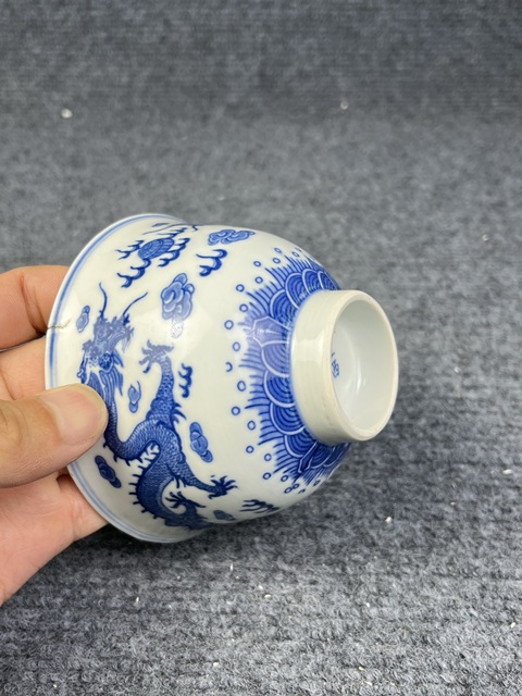古玩陶瓷青花雙龍戲珠紋茶圓拍賣,當前價格0元