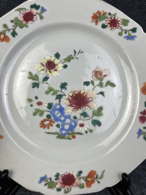 古玩陶瓷粉彩洞石花卉紋花口盤拍賣，當前價格999元