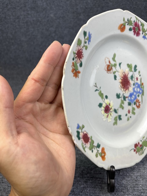 古玩陶瓷粉彩洞石花卉紋花口盤拍賣，當前價格999元
