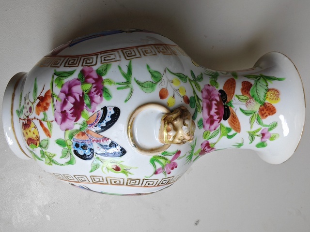 古玩陶瓷清晚期廣彩人物故事圖獸耳瓶真品鑒賞圖