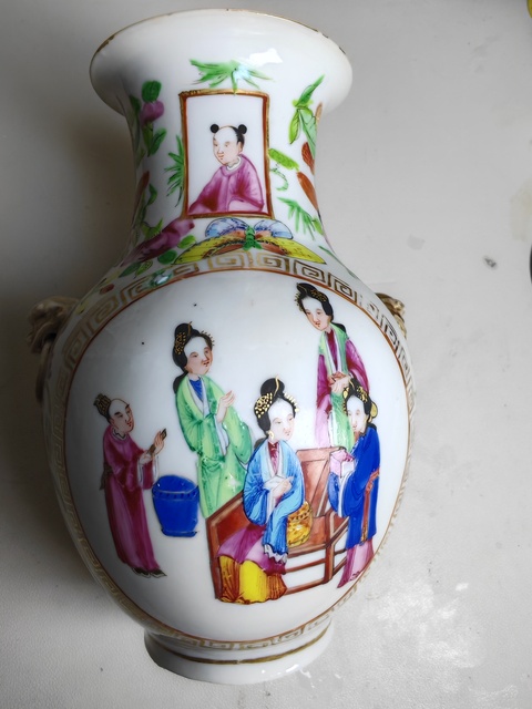 古玩陶瓷清晚期廣彩人物故事圖獸耳瓶真品鑒賞圖
