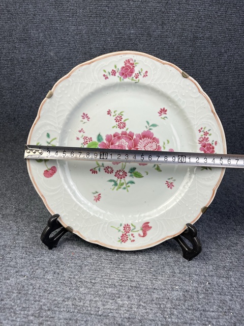 古玩陶瓷粉彩模印花卉紋花口盤拍賣，當前價格1188元