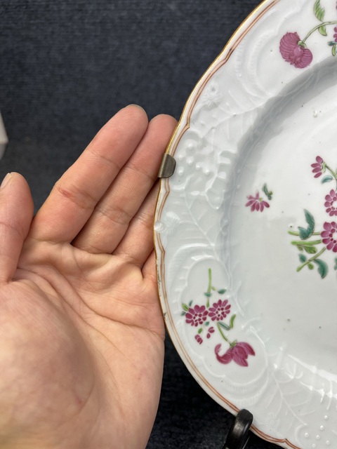 古玩陶瓷粉彩模印花卉紋花口盤拍賣，當前價格1188元