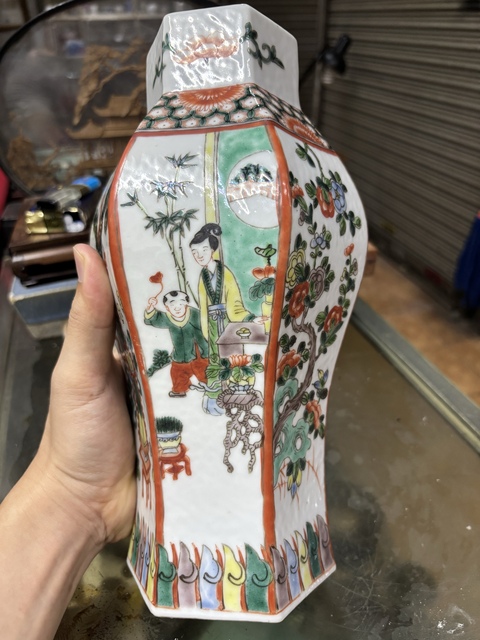 古玩陶瓷三娘教子圖五彩瓶真品鑒賞圖