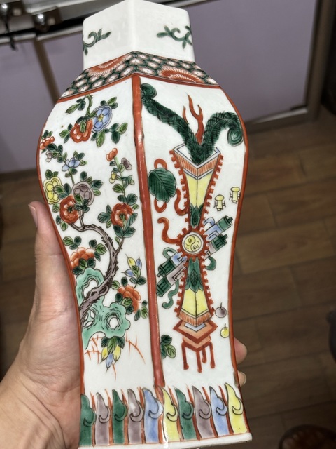 古玩陶瓷三娘教子圖五彩瓶真品鑒賞圖