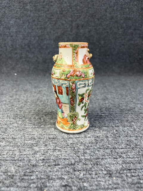 古玩陶瓷廣彩盤龍紋開窗人物花鳥紋小瓶真品鑒賞圖