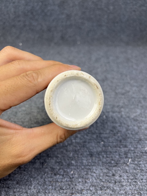 古玩陶瓷廣彩盤龍紋開窗人物花鳥紋小瓶真品鑒賞圖