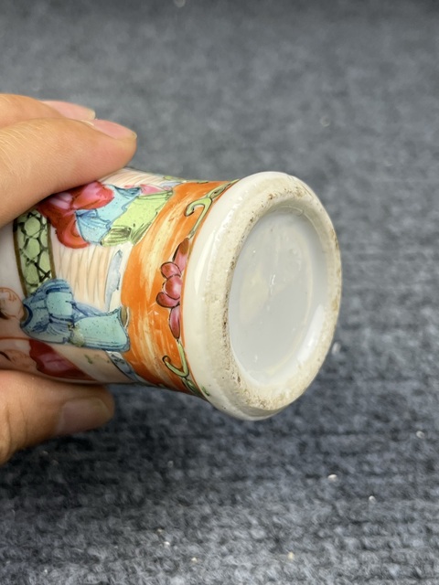 古玩陶瓷廣彩盤龍紋開窗人物花鳥紋小瓶真品鑒賞圖