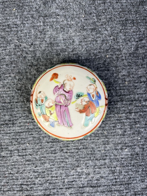 古玩陶瓷粉彩五子奪魁人物紋蓋盒真品鑒賞圖