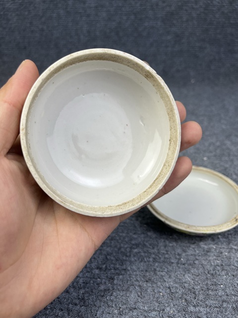 古玩陶瓷粉彩五子奪魁人物紋蓋盒真品鑒賞圖