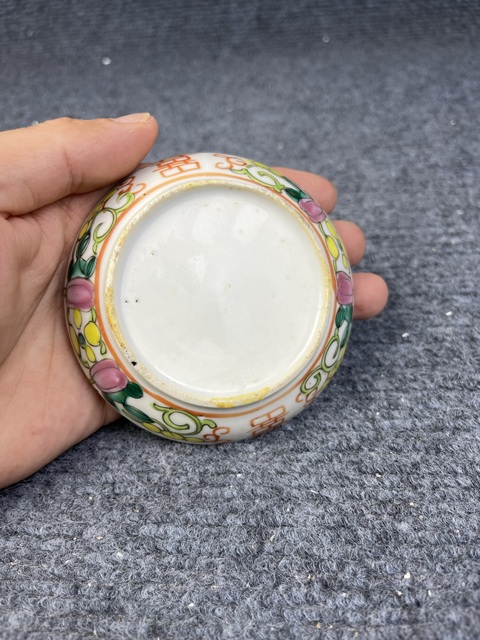 古玩陶瓷粉彩五子奪魁人物紋蓋盒真品鑒賞圖