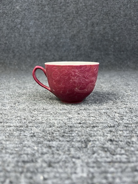 古玩陶瓷胭脂紅軋道云龍紋把杯真品鑒賞圖