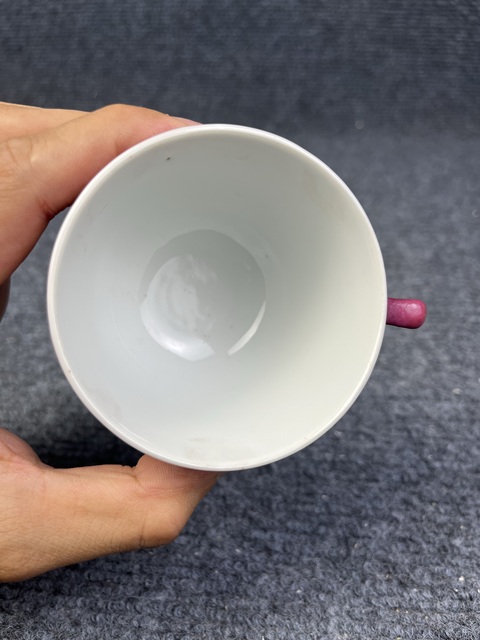 古玩陶瓷胭脂紅軋道云龍紋把杯真品鑒賞圖